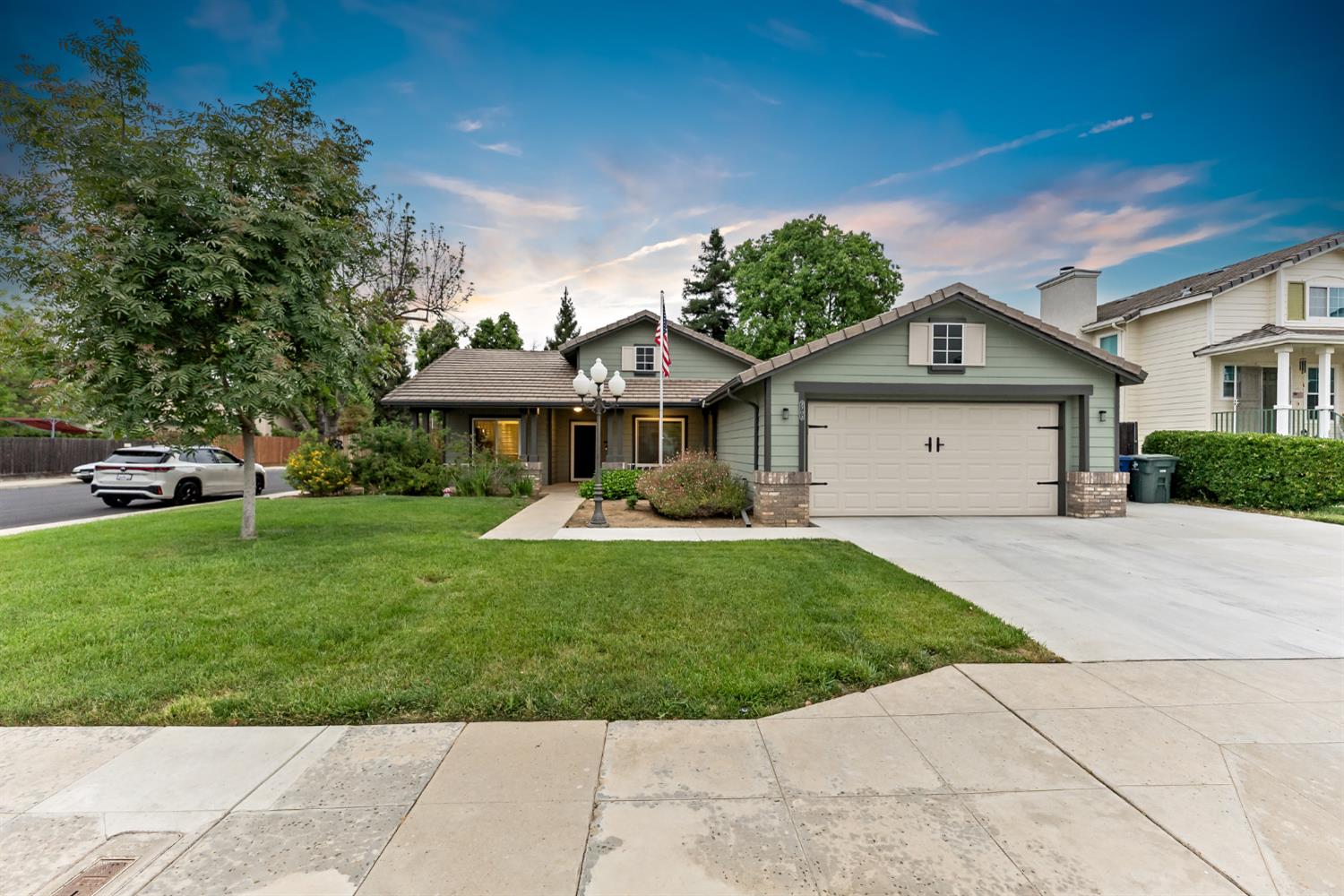 233 N College Avenue, Fresno, CA, 93701