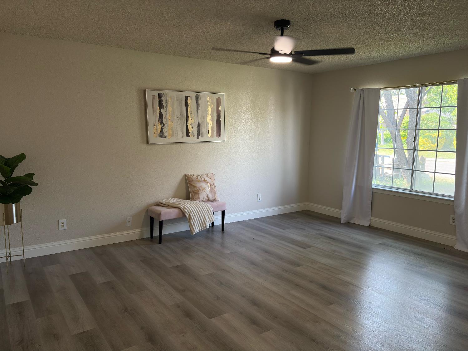 Single Family in Fresno - photo 3