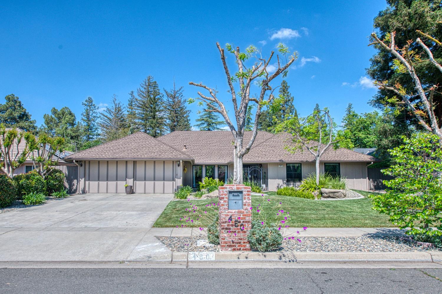 Single Family in Fresno - photo 2