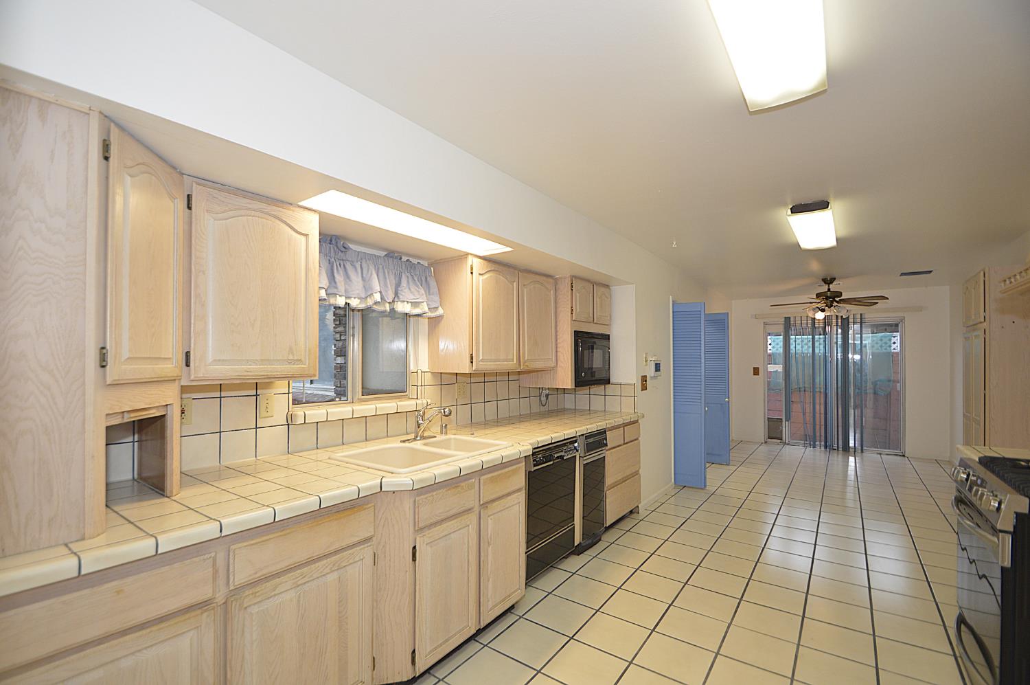 Single Family in Fresno - photo 3
