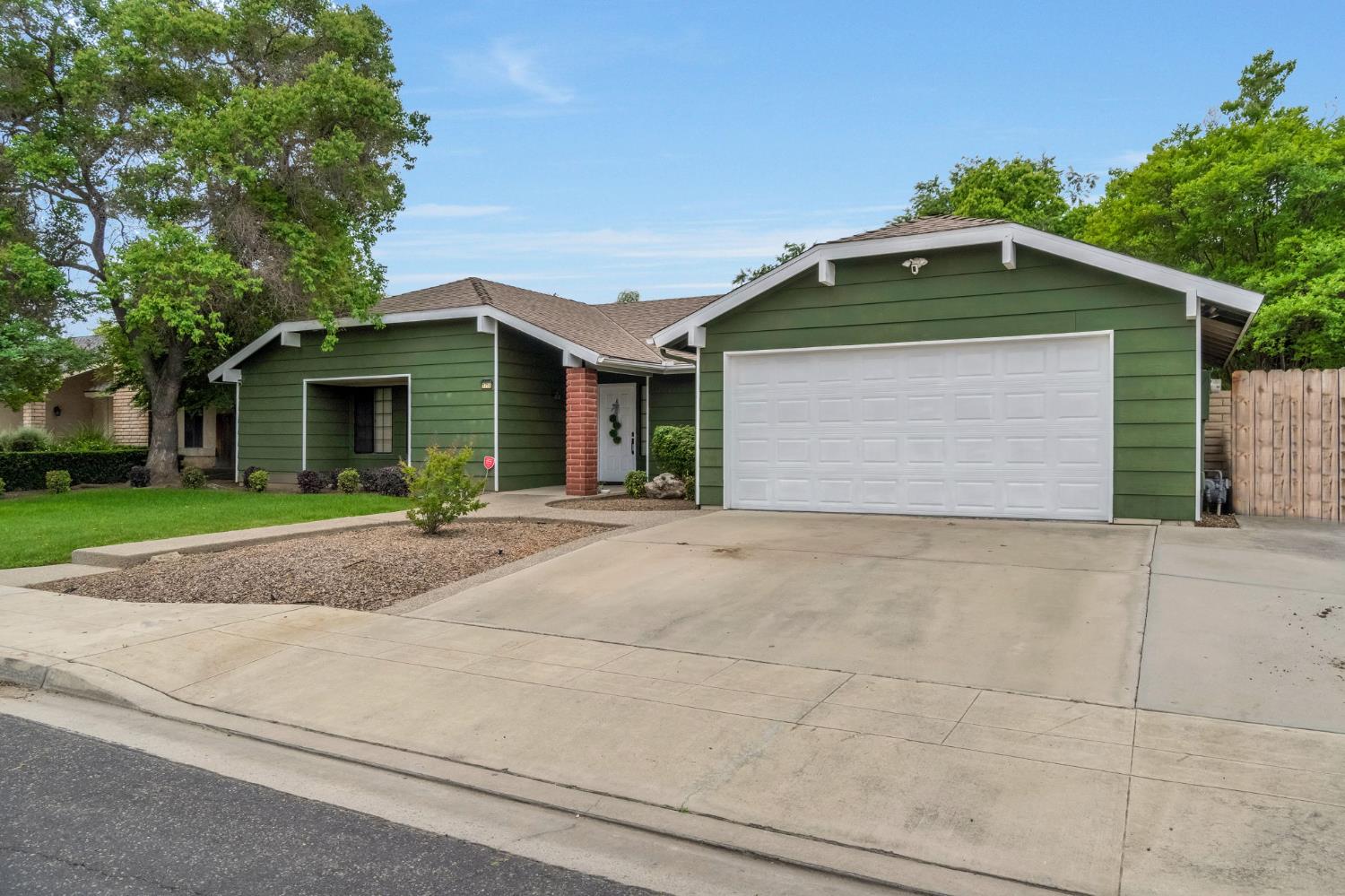 Single Family in Clovis - photo 2