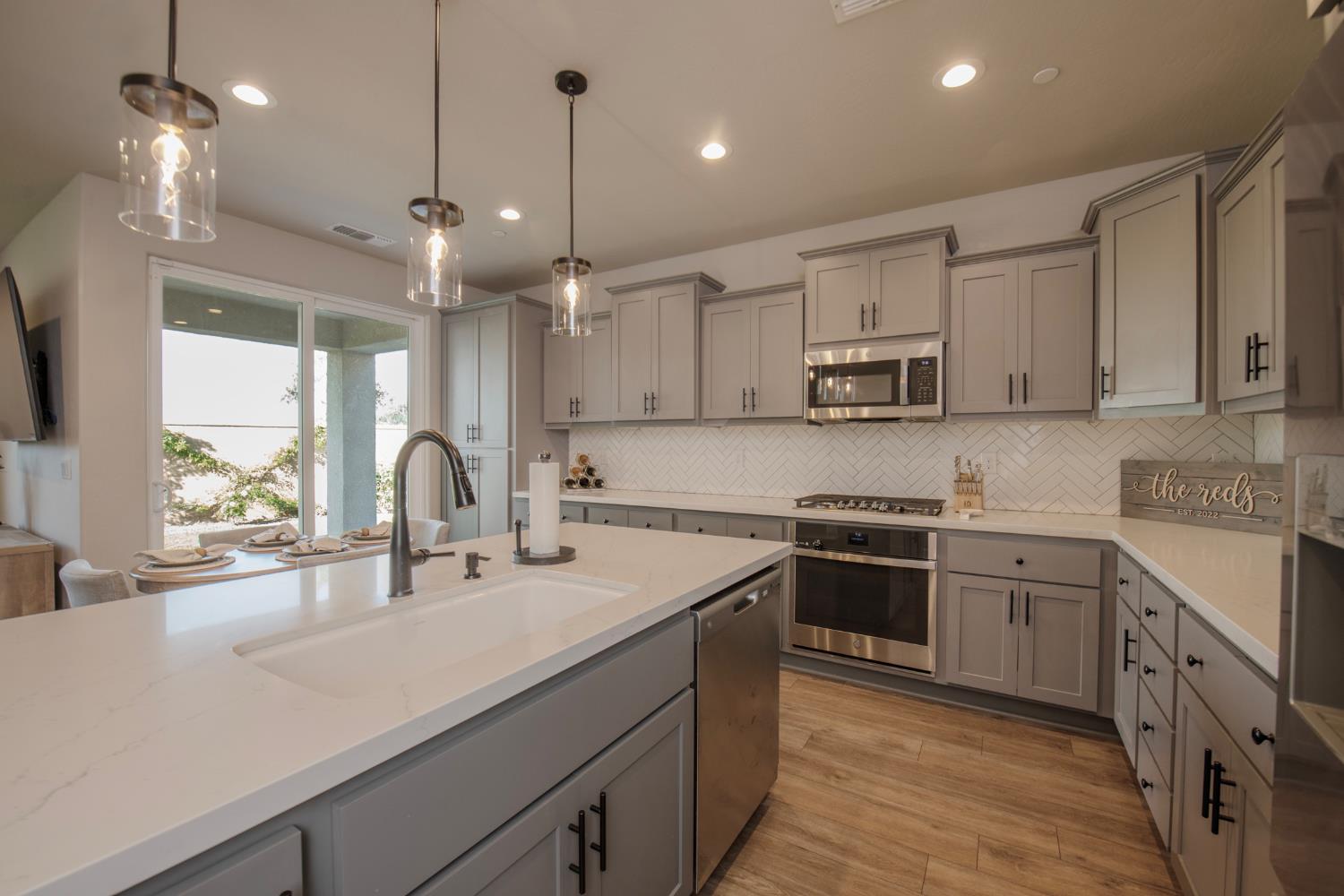 998 Ponderosa Way W, Madera, CA, 93636