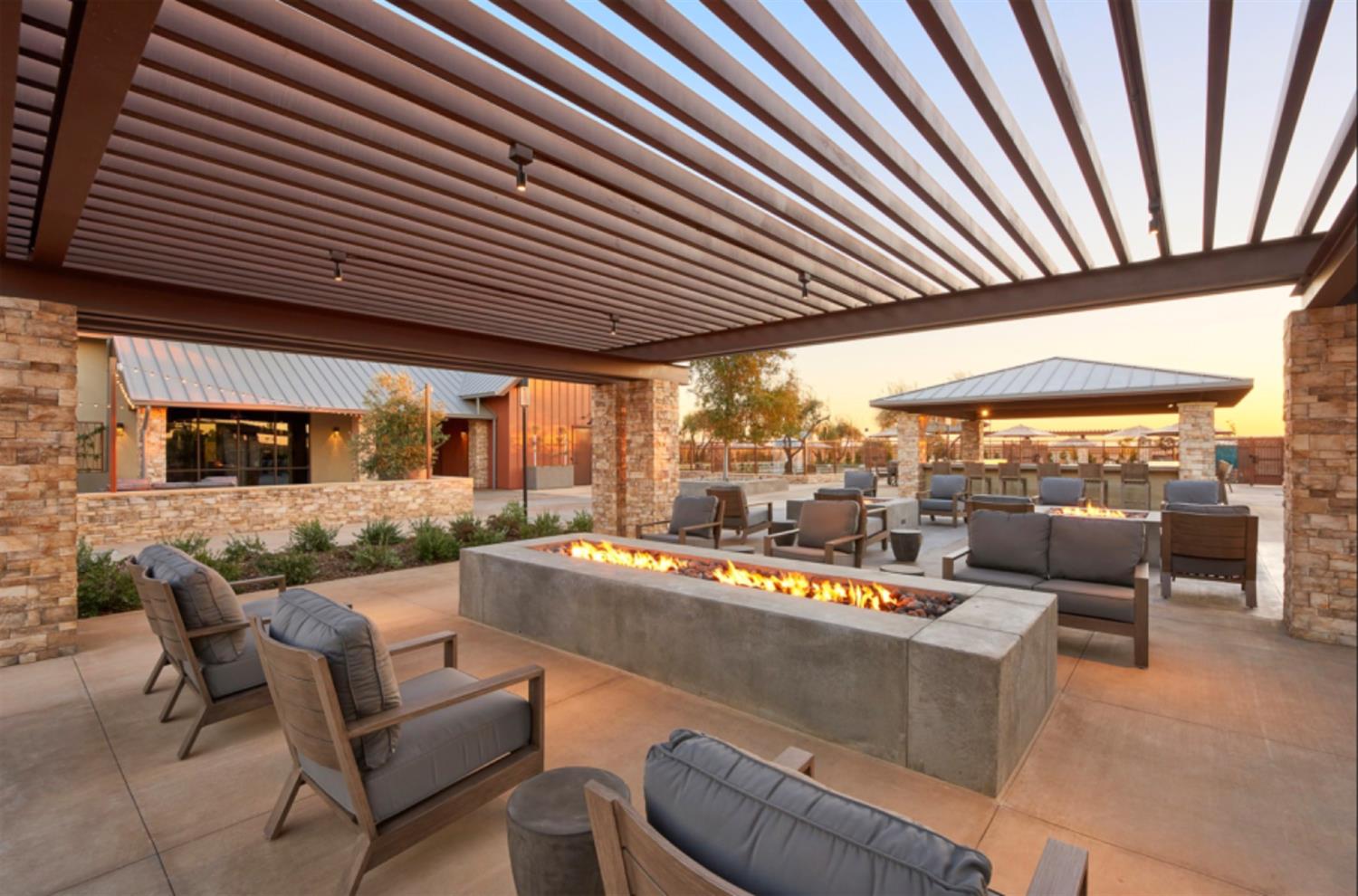 998 Ponderosa Way W, Madera, CA, 93636