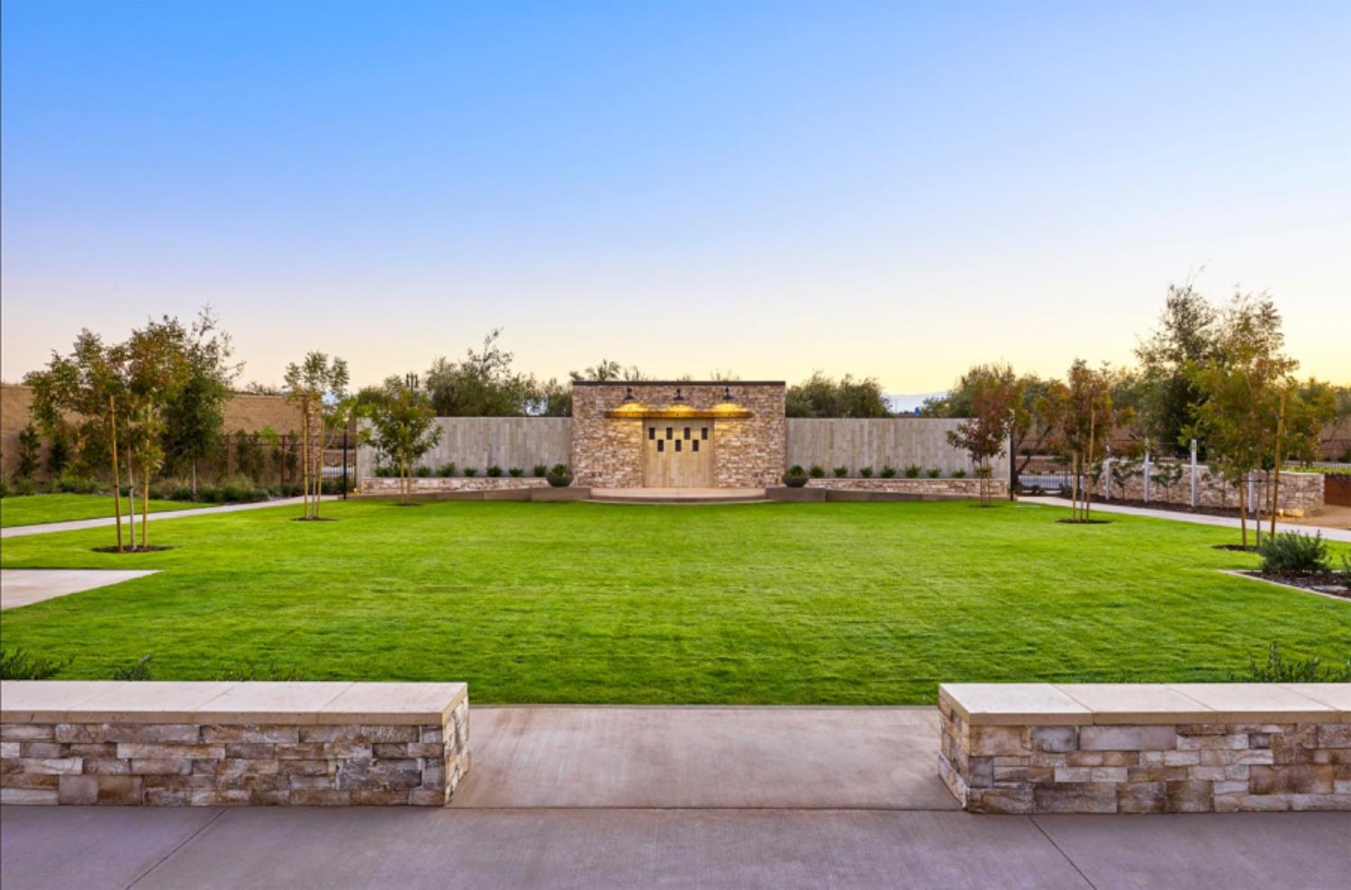 998 Ponderosa Way W, Madera, CA, 93636