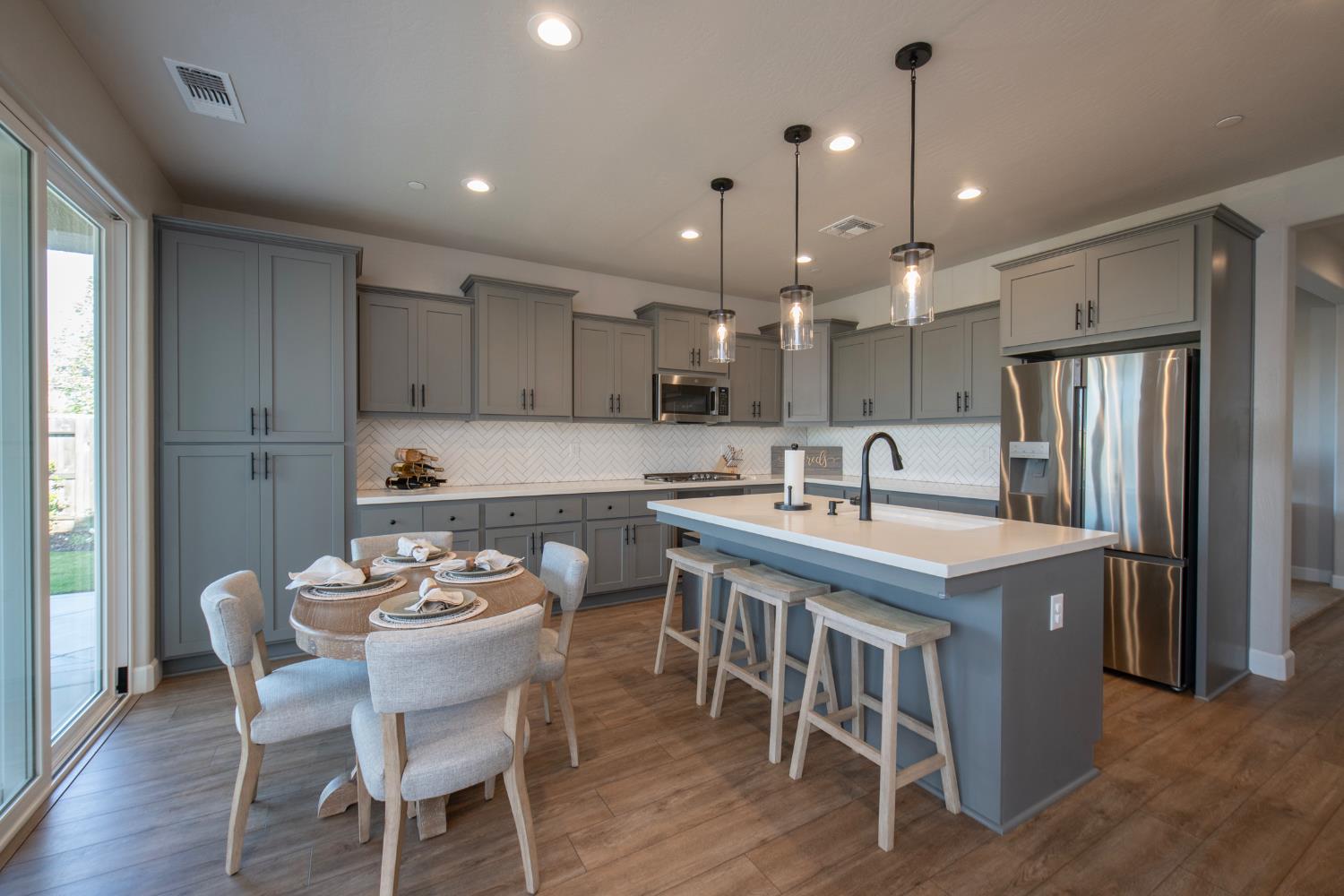 998 Ponderosa Way W, Madera, CA, 93636