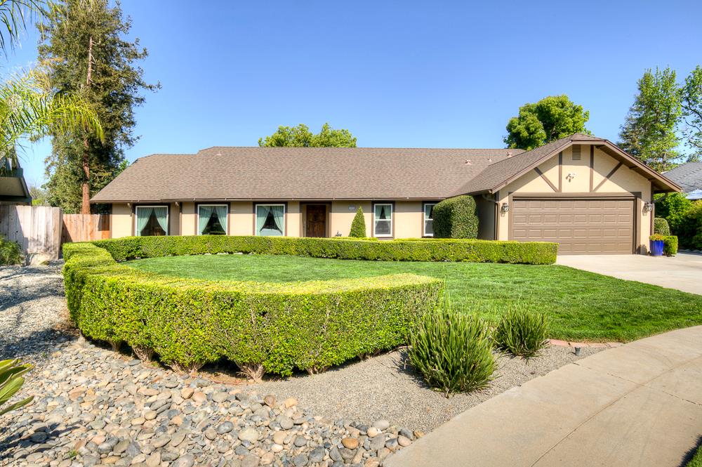 Single Family in Fresno - main photo