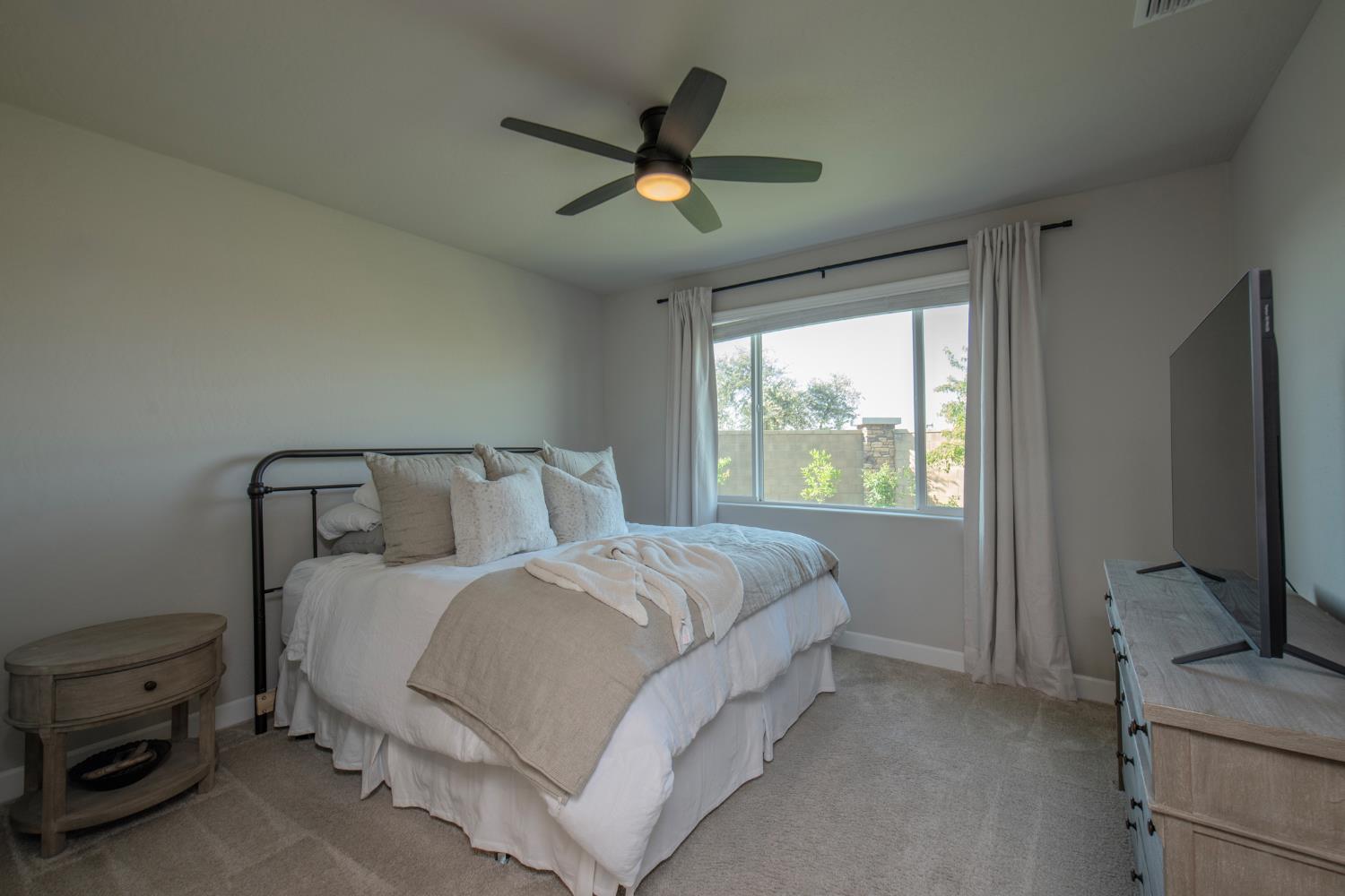 998 Ponderosa Way W, Madera, CA, 93636