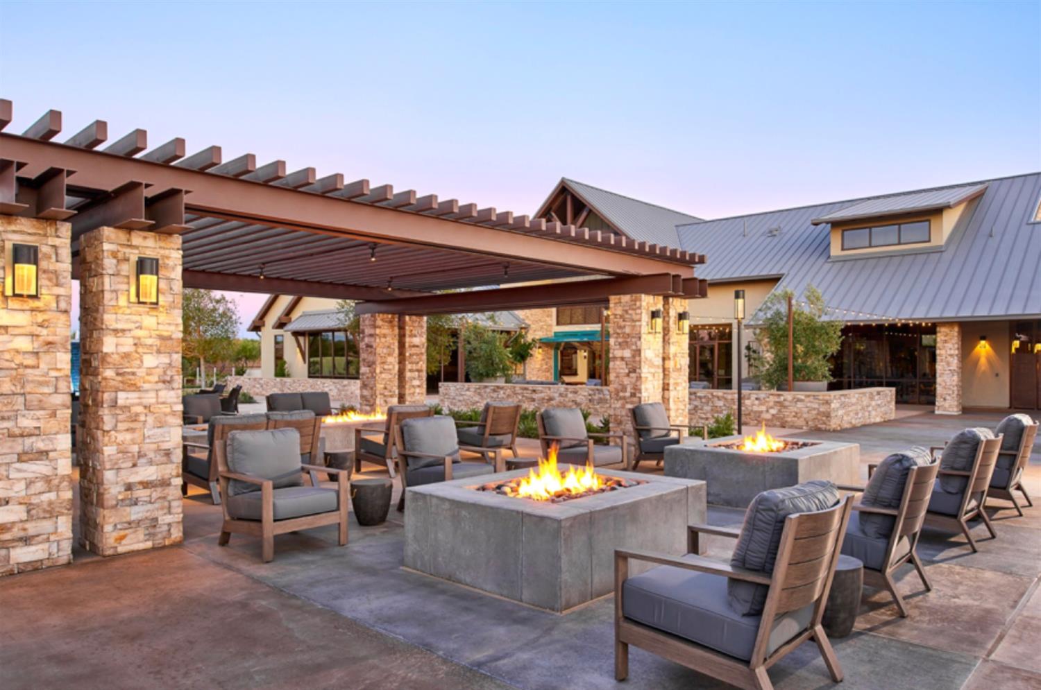 998 Ponderosa Way W, Madera, CA, 93636