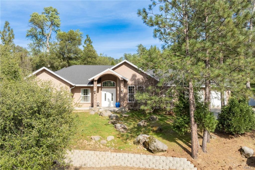 Single Family in Coarsegold - photo 2