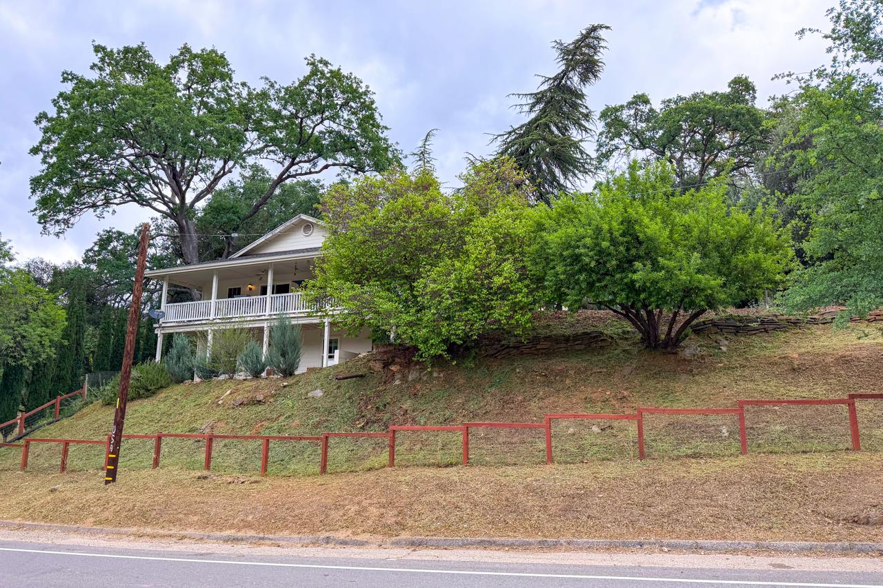 Single Family in Mariposa - main photo