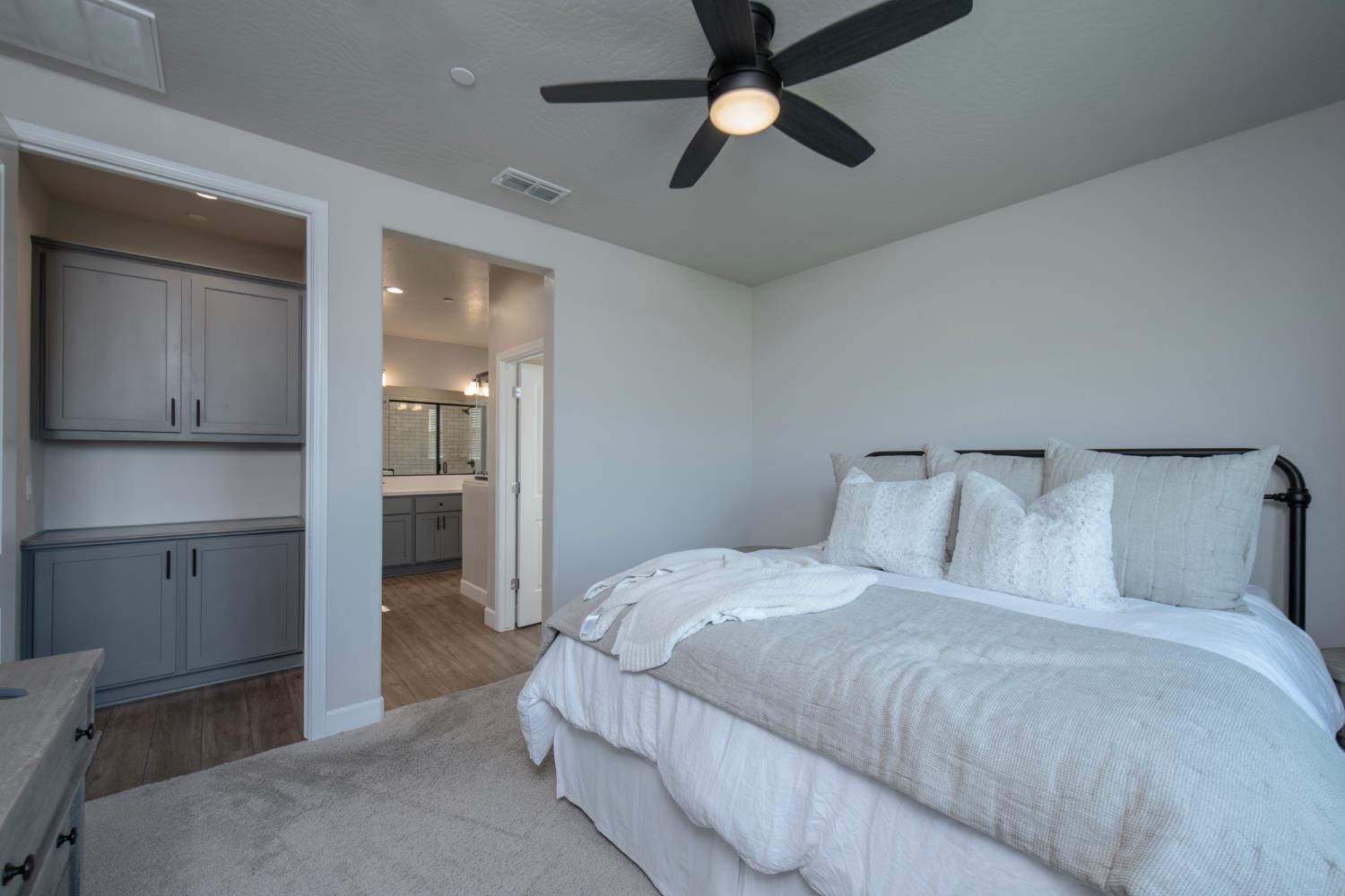 998 Ponderosa Way W, Madera, CA, 93636