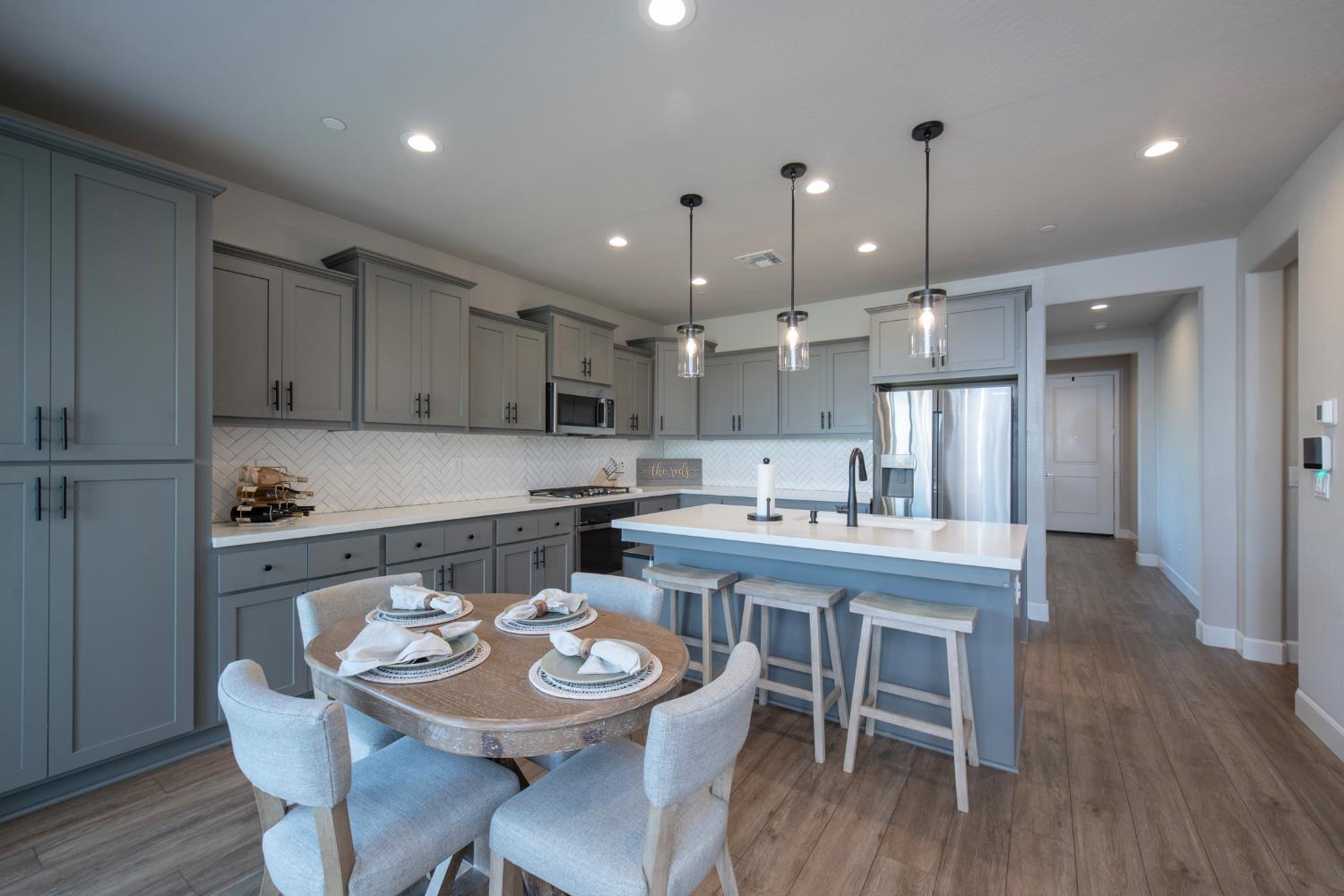 998 Ponderosa Way W, Madera, CA, 93636