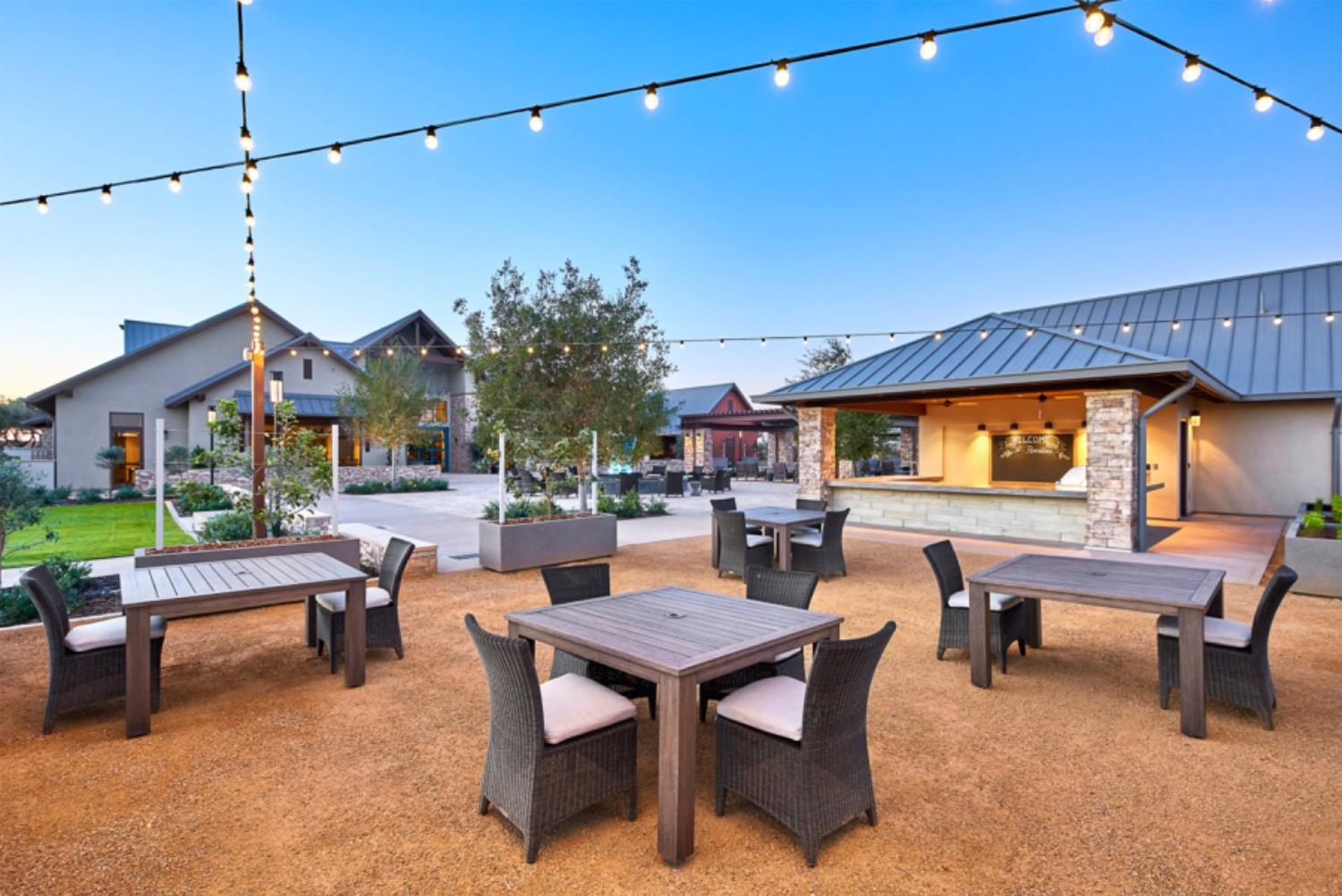 998 Ponderosa Way W, Madera, CA, 93636