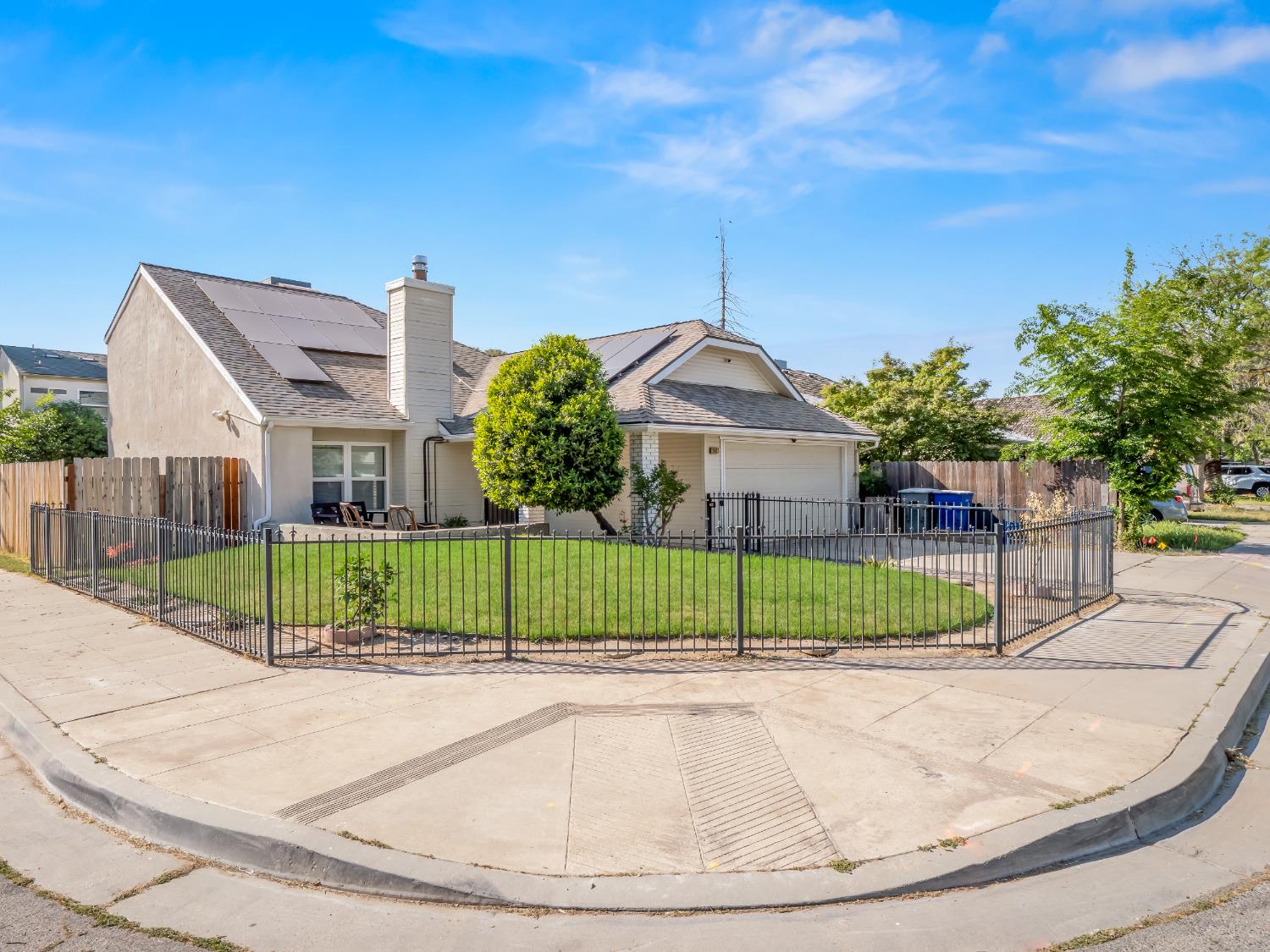Single Family in Fresno - photo 3