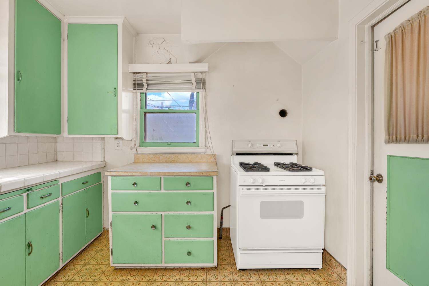 500 N G Street, Madera, CA, 93637