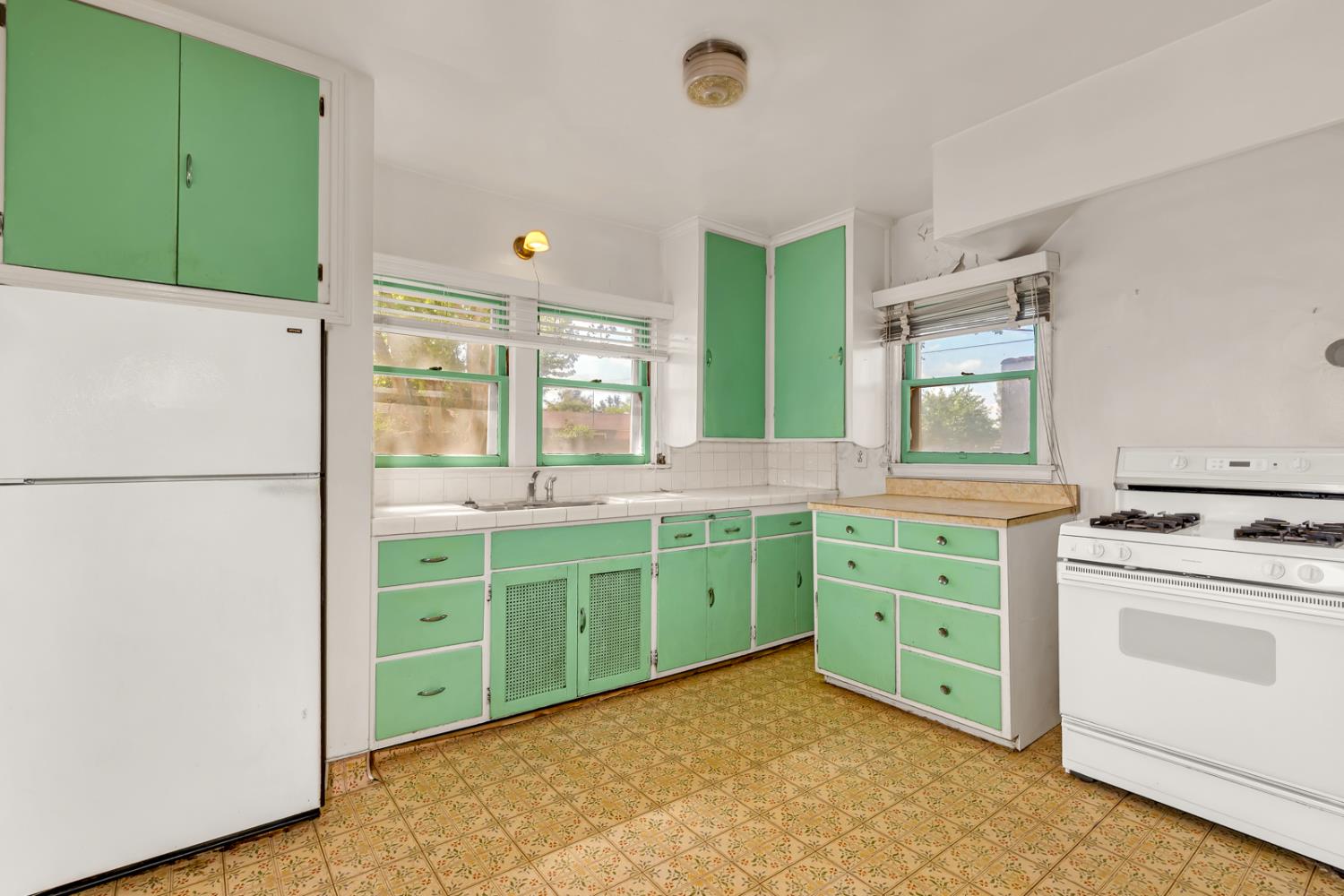 500 N G Street, Madera, CA, 93637