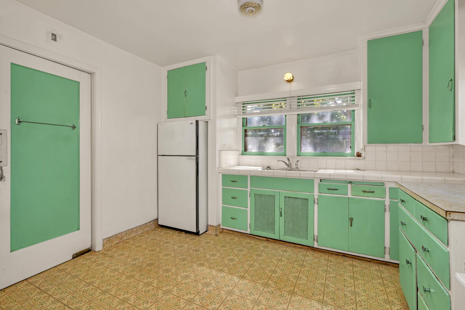 500 N G Street, Madera, CA, 93637