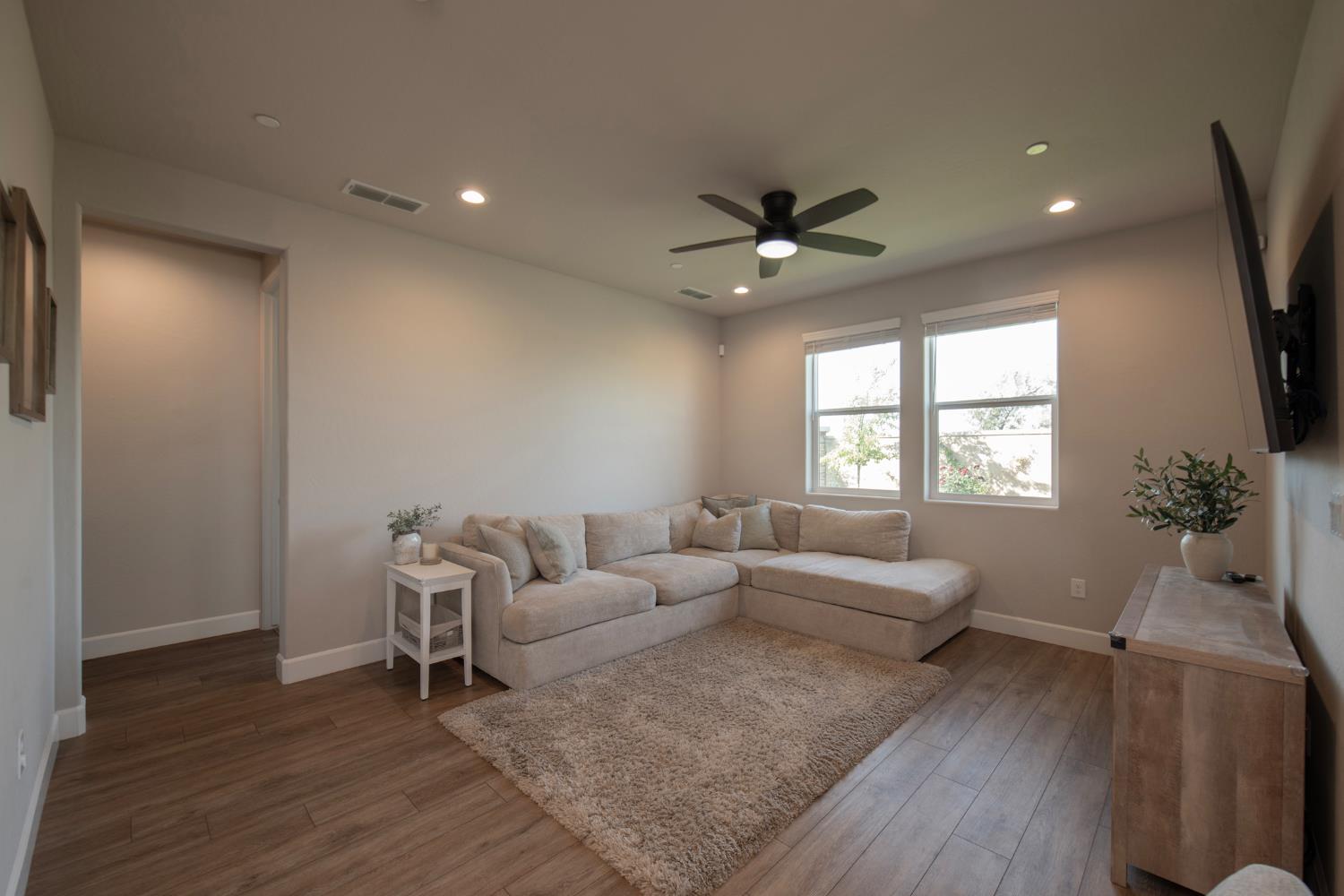 998 Ponderosa Way W, Madera, CA, 93636