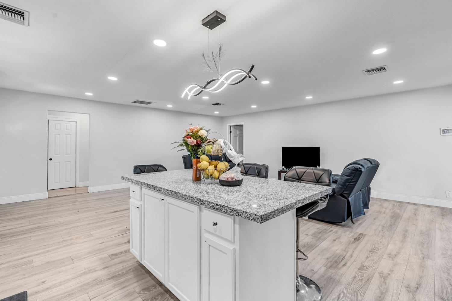 21 E Eden, Fresno, CA, 93706