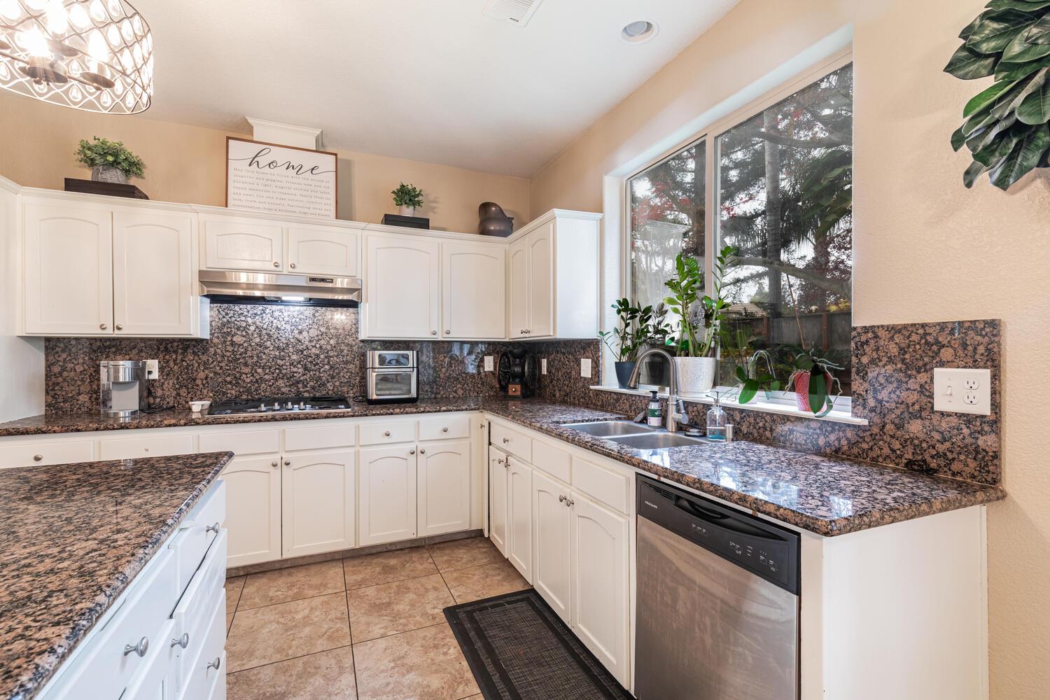 2170 W Beechwood Avenue, Fresno, CA, 93711