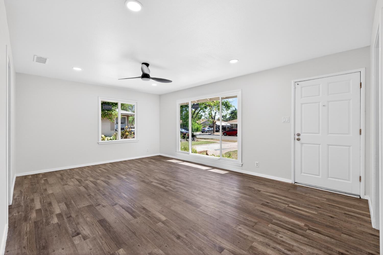 Single Family in Fresno - photo 3