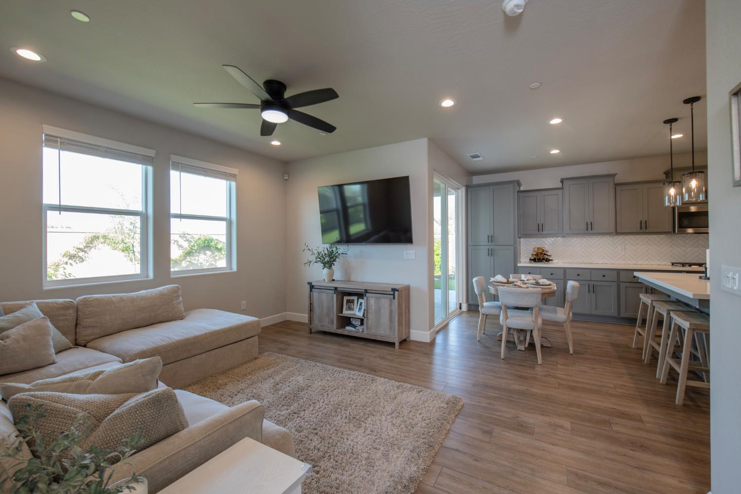 998 Ponderosa Way W, Madera, CA, 93636