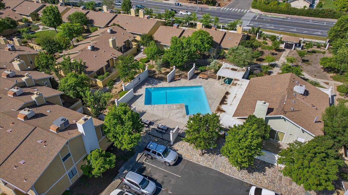 Condo in Fresno - photo 3