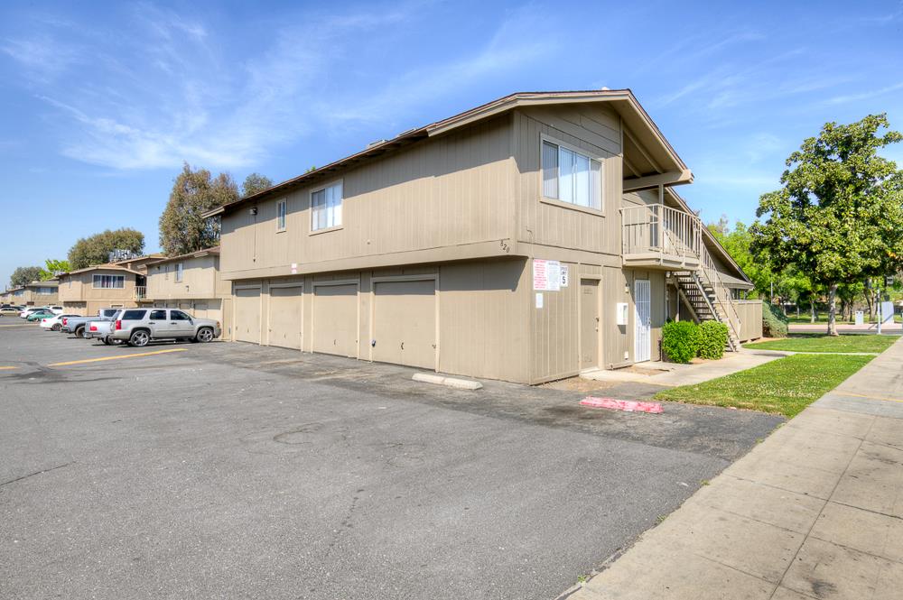 820 Sherwood Way, Madera, CA, 93638