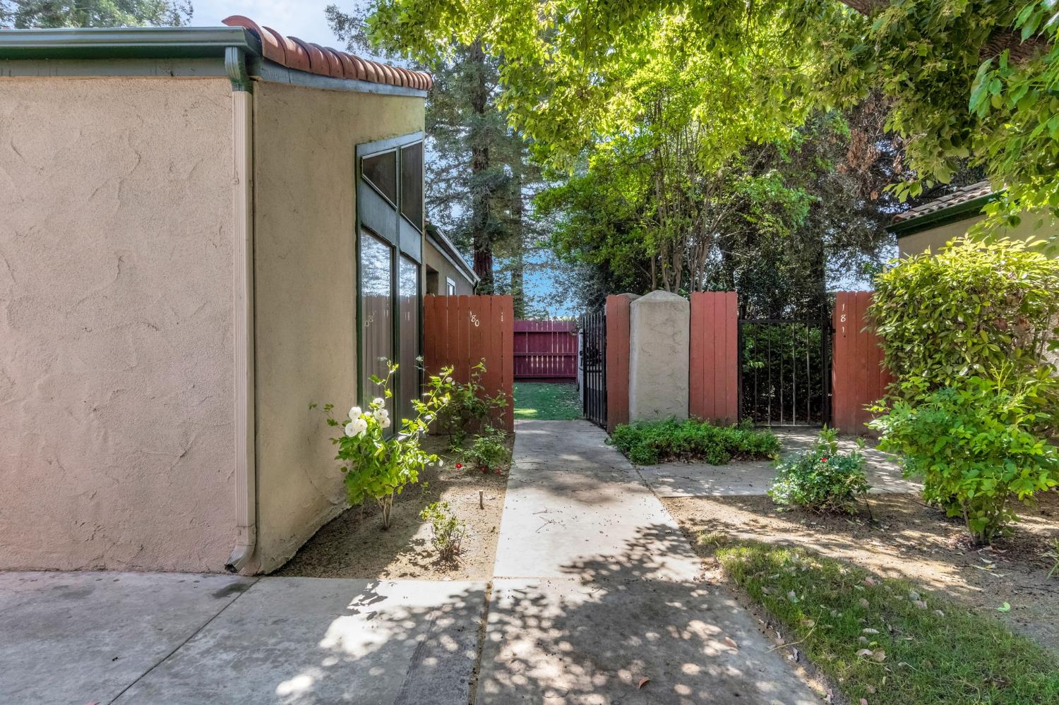 Condo in Fresno - photo 3