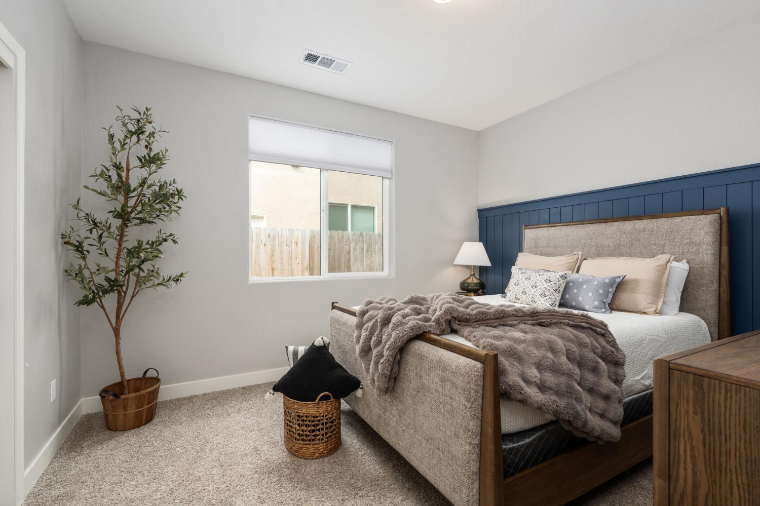 3428 N Crenshaw, Visalia, CA, 93291