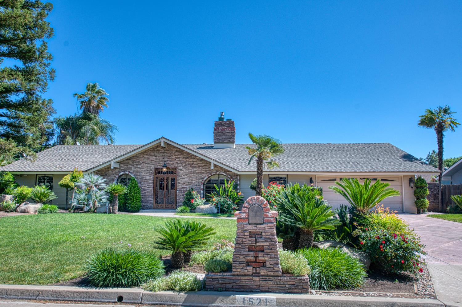 Single Family in Fresno - photo 2