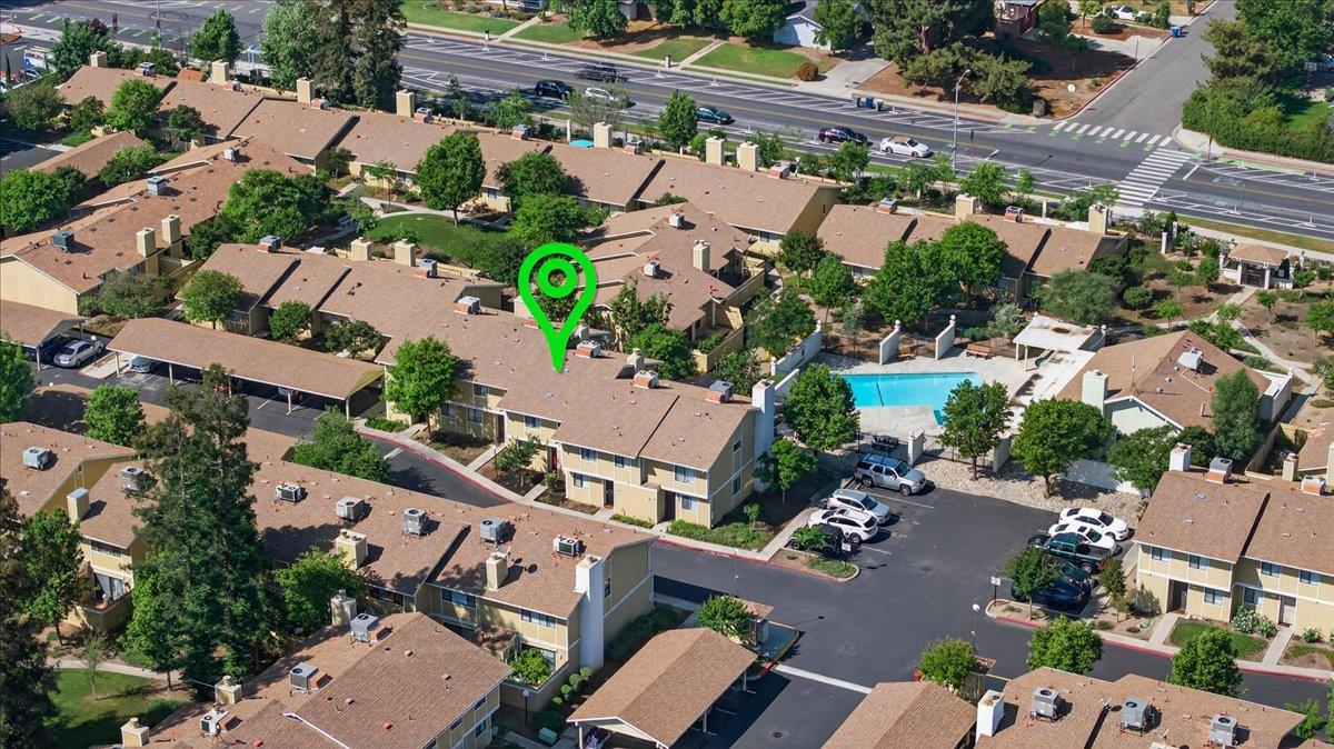 Condo in Fresno - photo 2