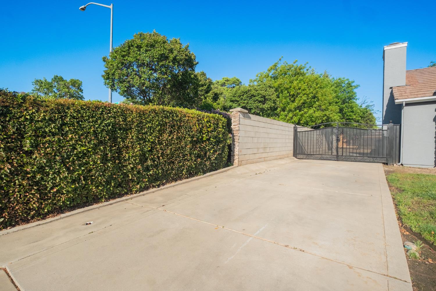 Single Family in Fresno - photo 2