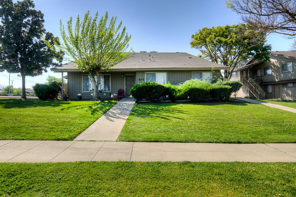 820 Sherwood Way, Madera, CA, 93638