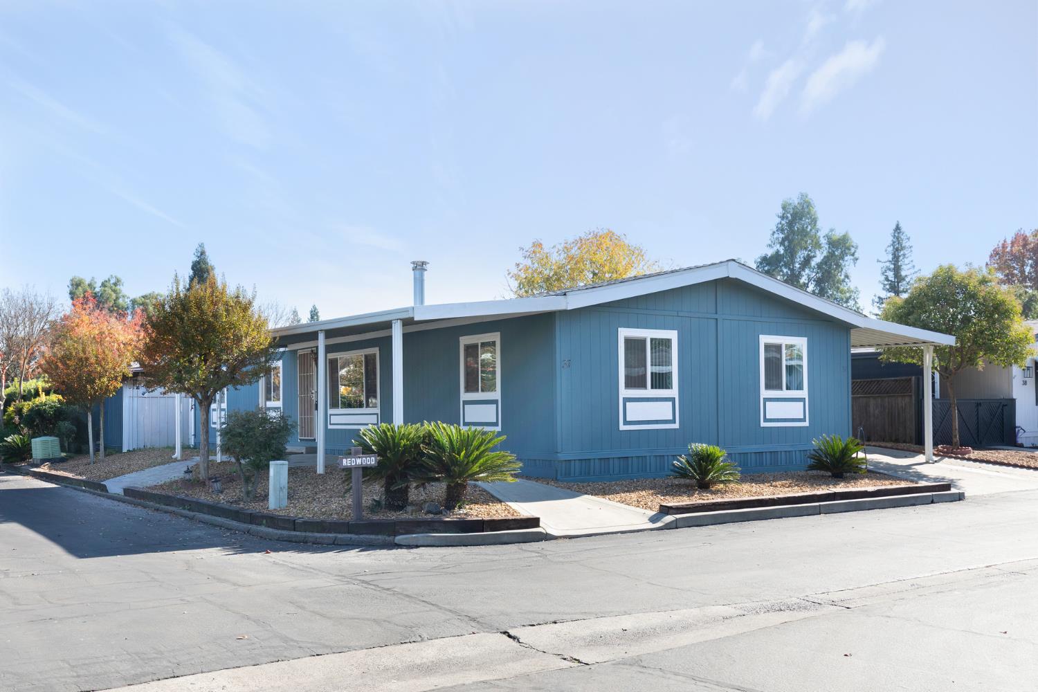 Mobile Home in Fresno - photo 2