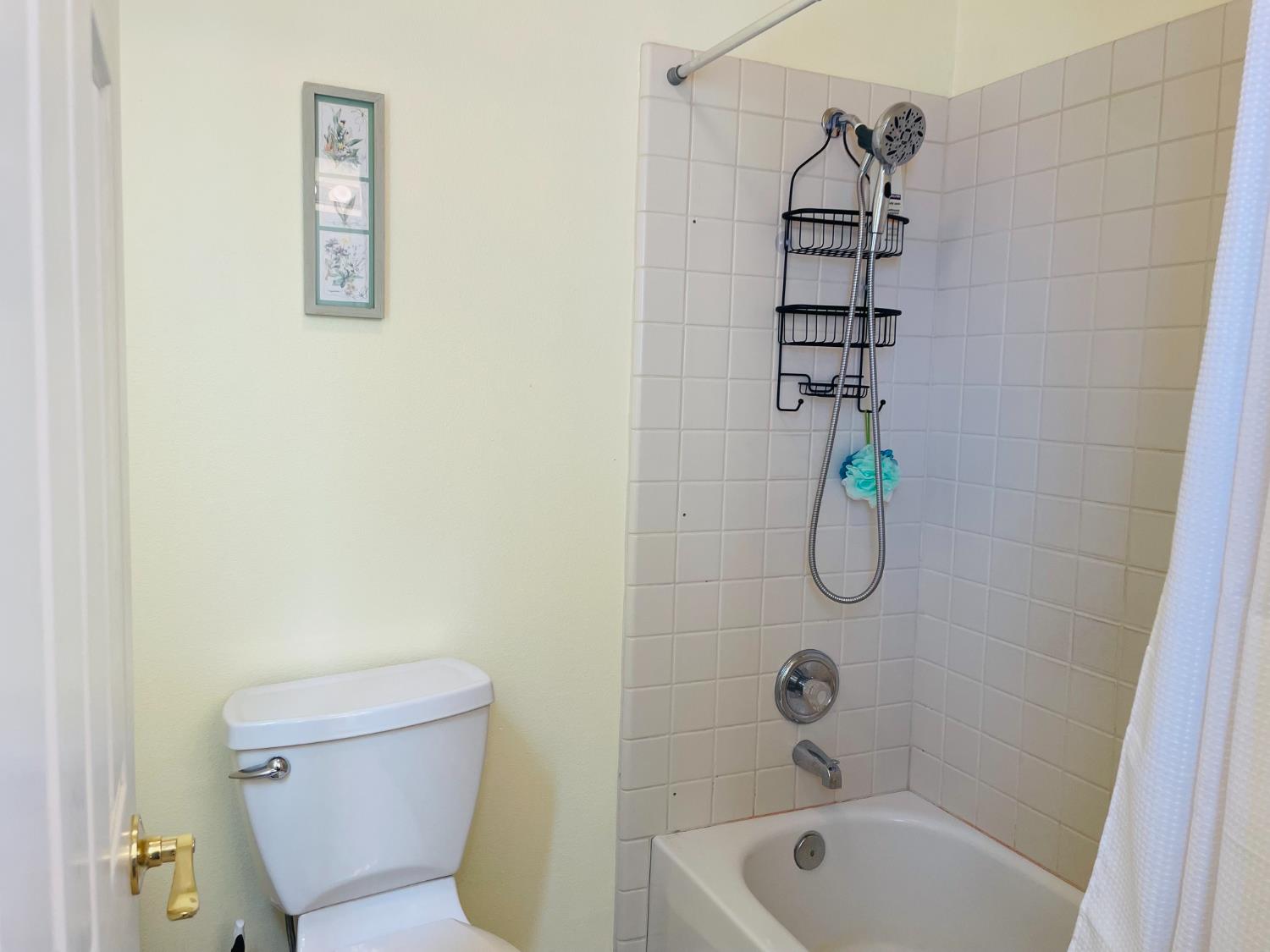 563 W Omaha Avenue, Clovis, CA, 93619