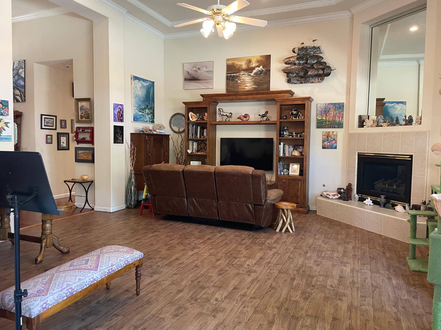 563 W Omaha Avenue, Clovis, CA, 93619