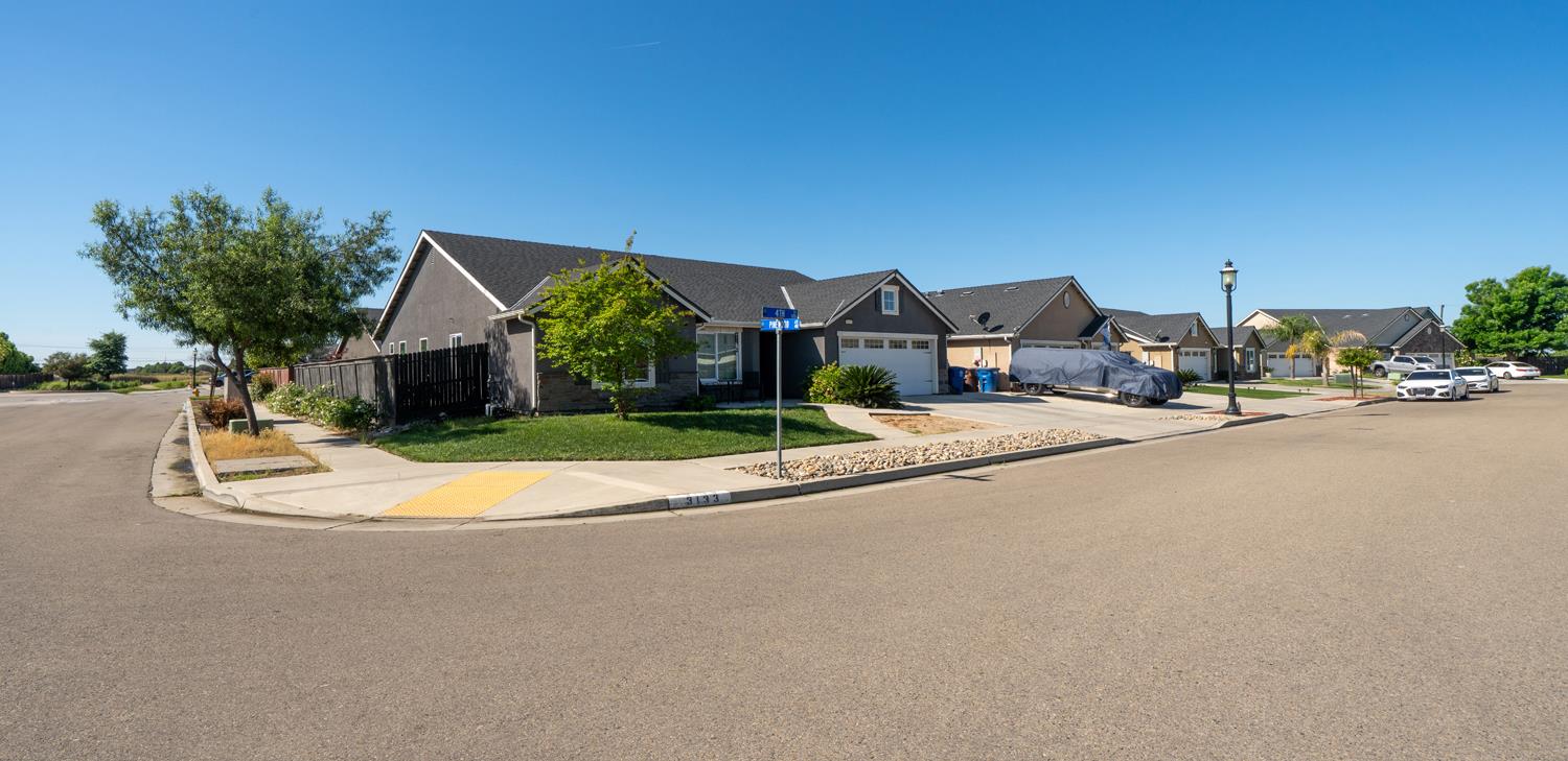Single Family in Sanger - photo 2
