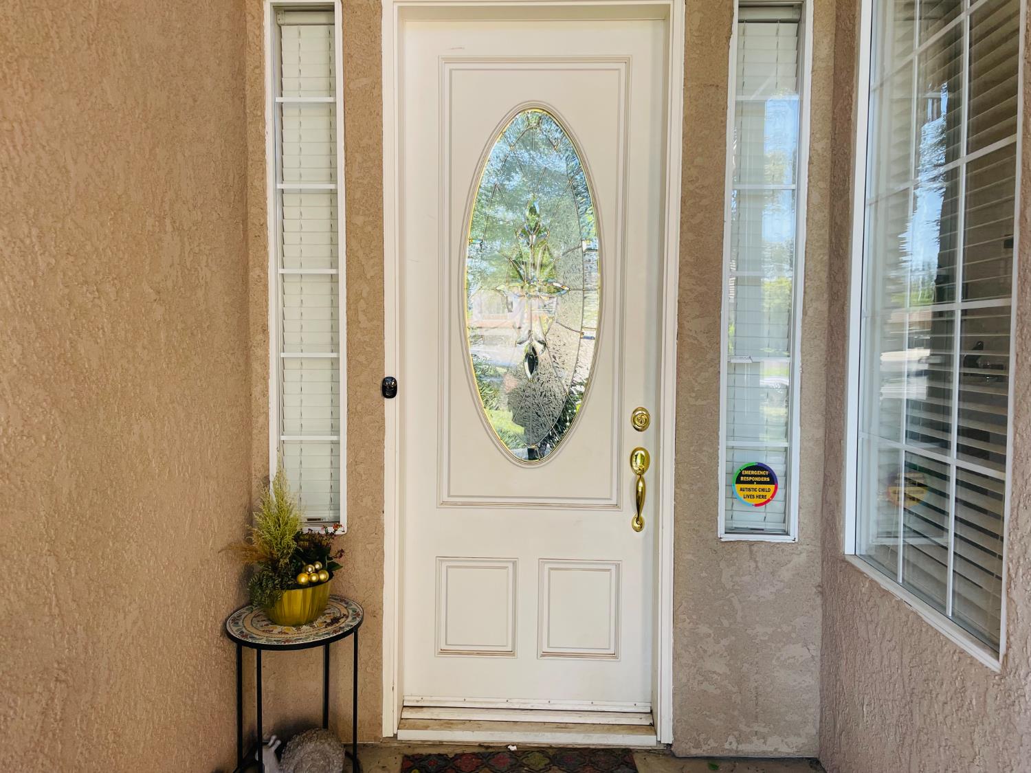 563 W Omaha Avenue, Clovis, CA, 93619