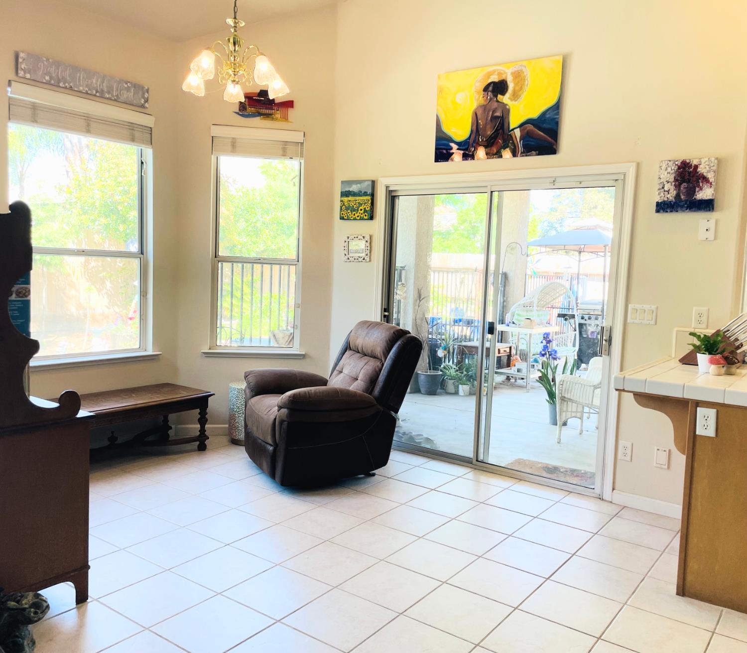 563 W Omaha Avenue, Clovis, CA, 93619