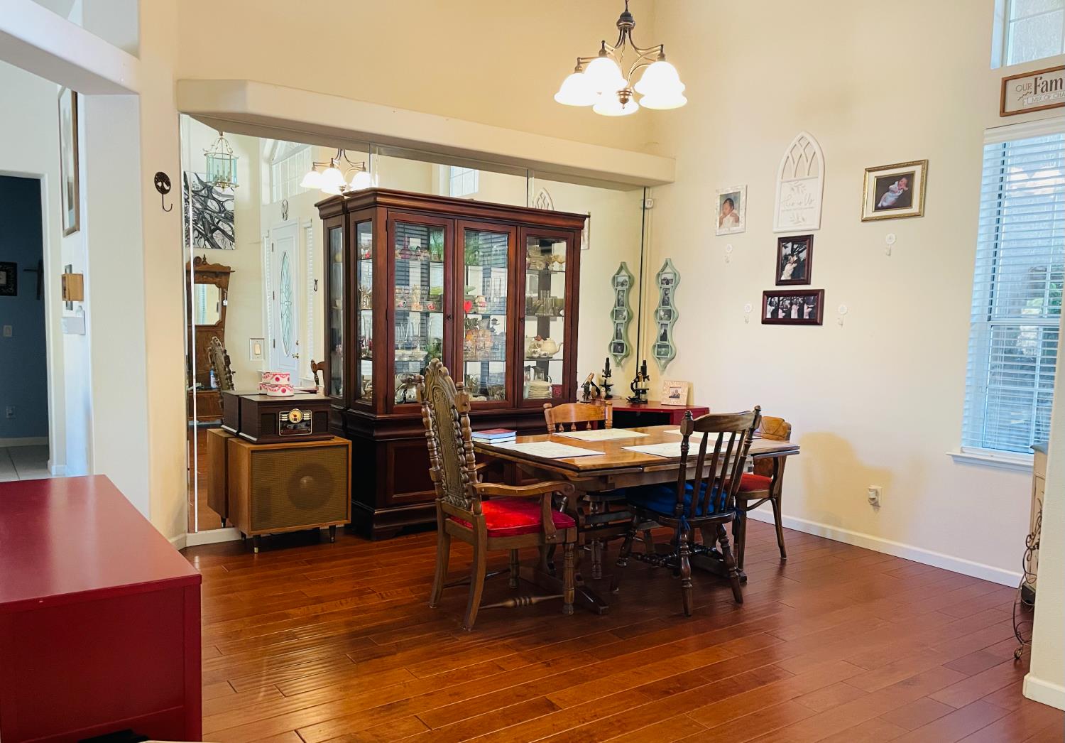 563 W Omaha Avenue, Clovis, CA, 93619