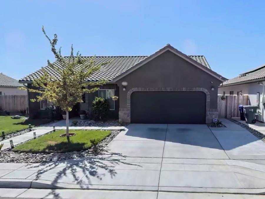 Single Family in Fresno - main photo