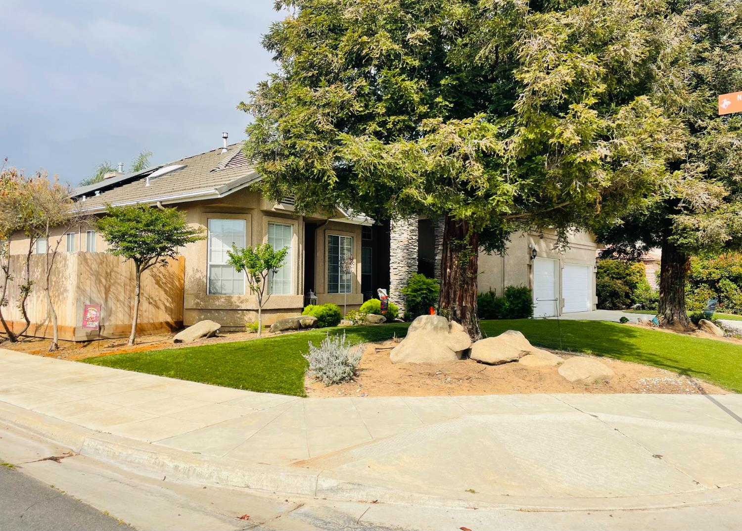 563 W Omaha Avenue, Clovis, CA, 93619