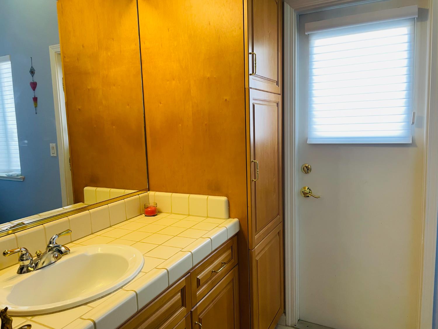 563 W Omaha Avenue, Clovis, CA, 93619