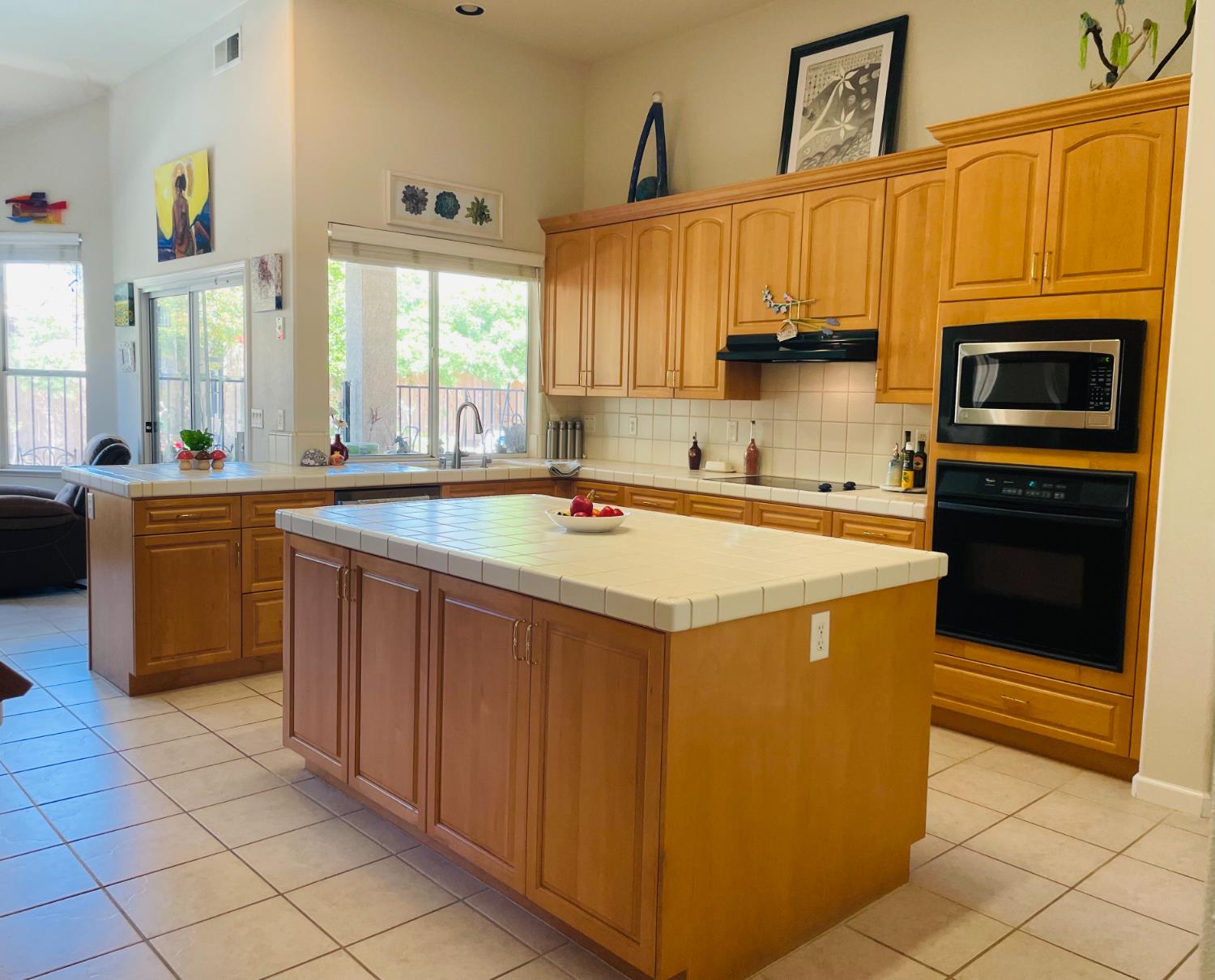 563 W Omaha Avenue, Clovis, CA, 93619