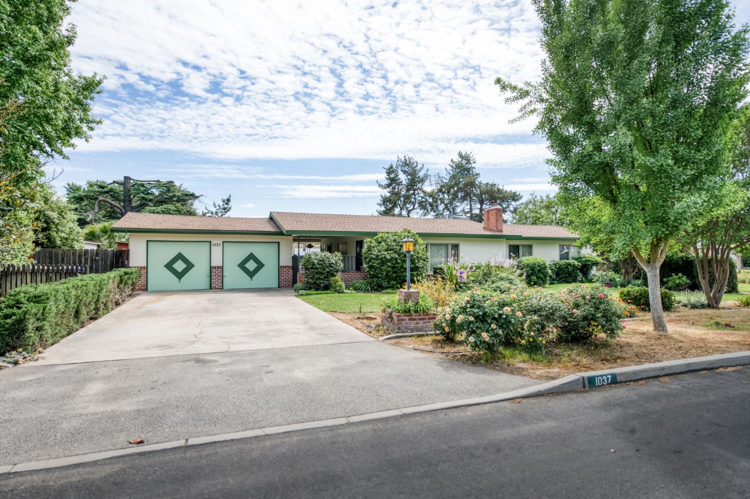 Single Family in Fresno - photo 2