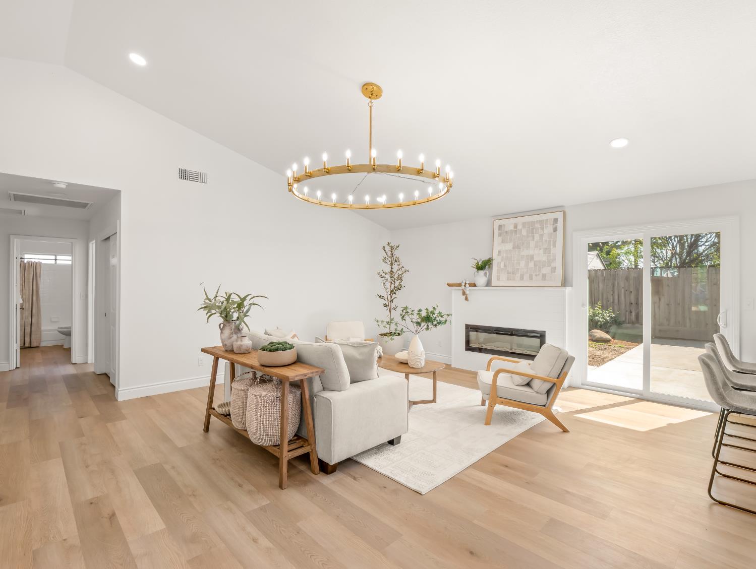 1115 W Minarets Avenue, Fresno, CA, 93650