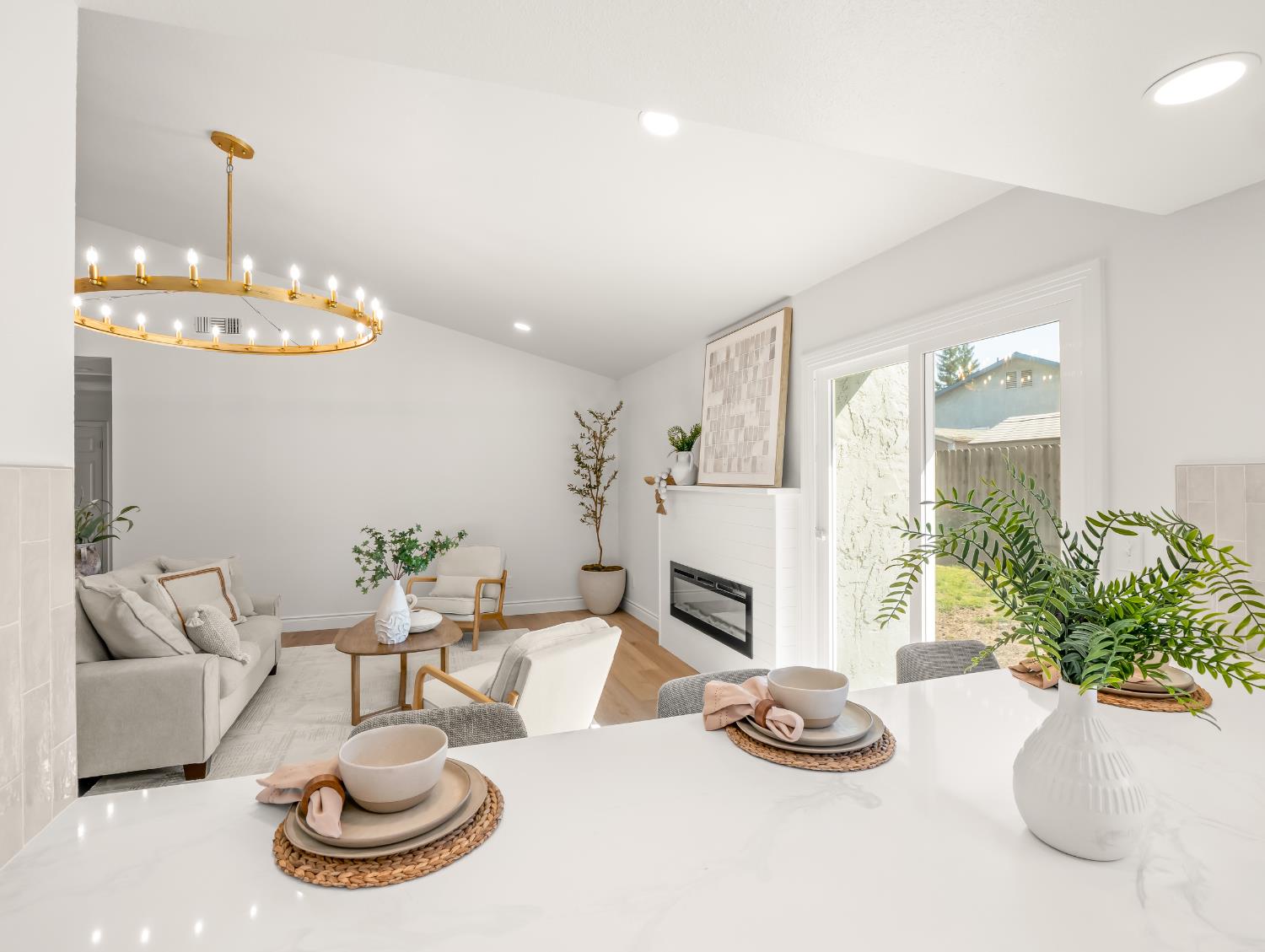 1115 W Minarets Avenue, Fresno, CA, 93650