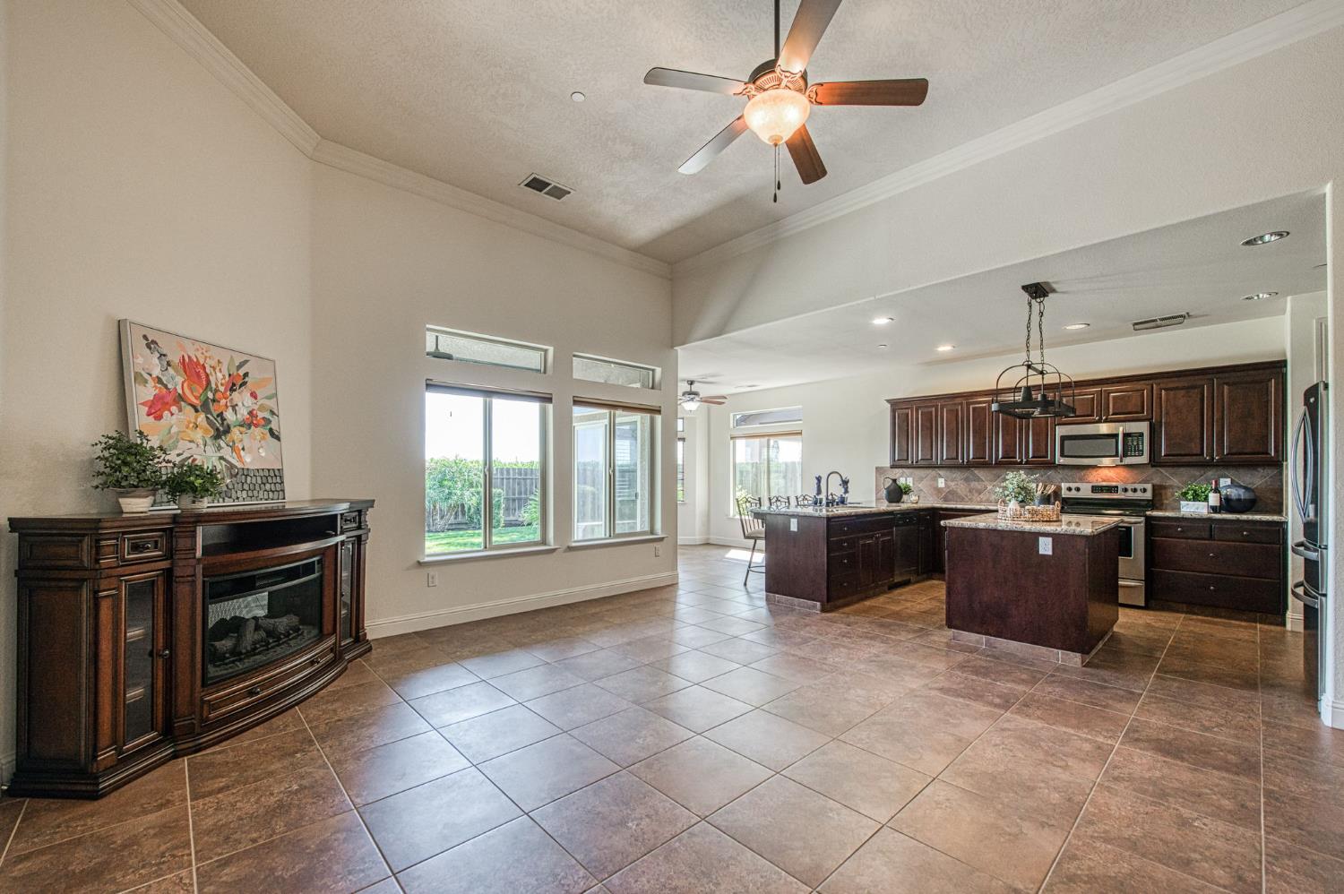 2952 25th Avenue, Kingsburg, CA, 93631