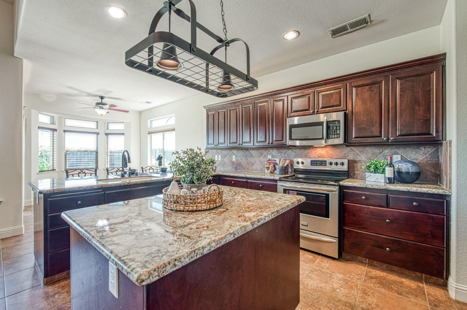 2952 25th Avenue, Kingsburg, CA, 93631